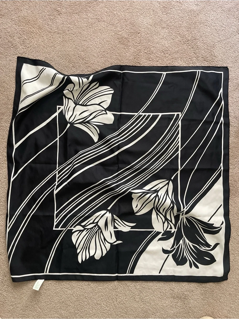 Vintage Made in Italy Black & White Floral Graphic Square Scarf 30x30. RN 13962